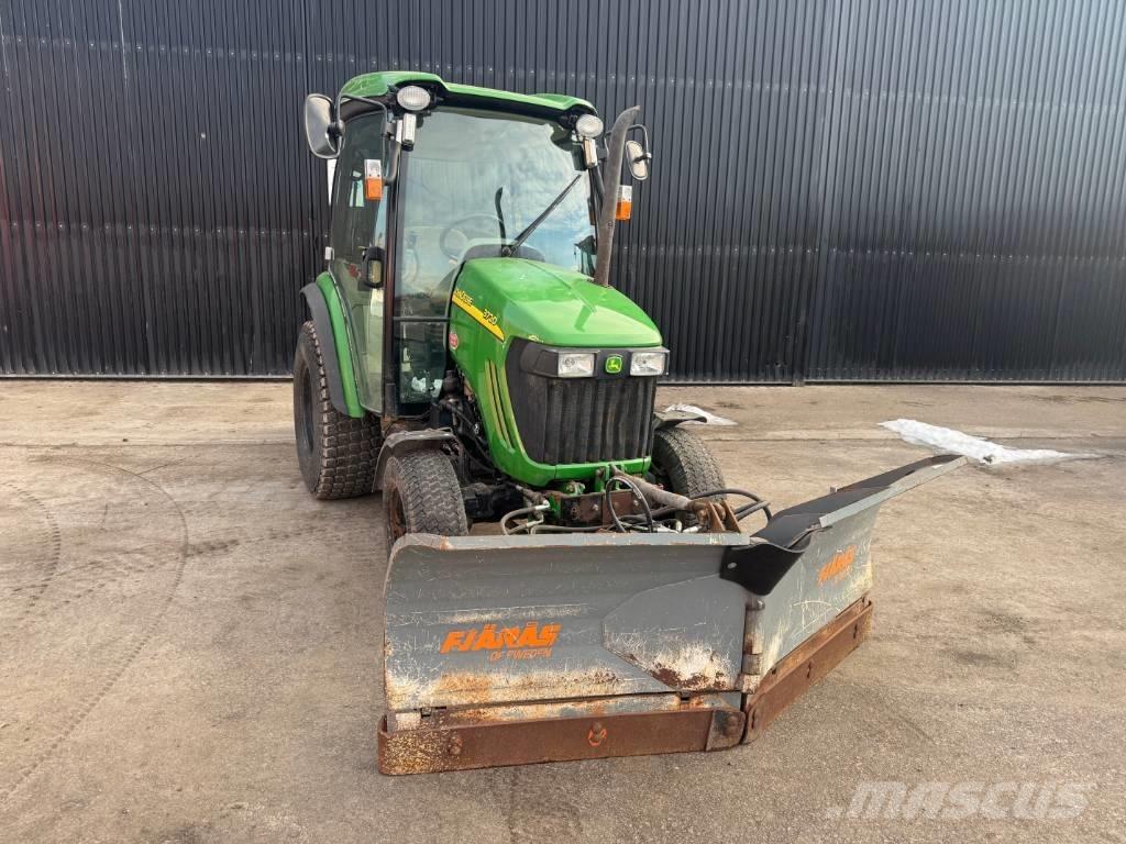 John Deere 3720 Compacttrekkers