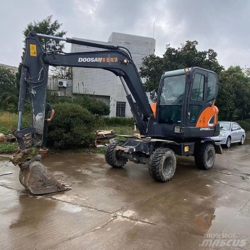 Doosan DX60W Wielgraafmachines