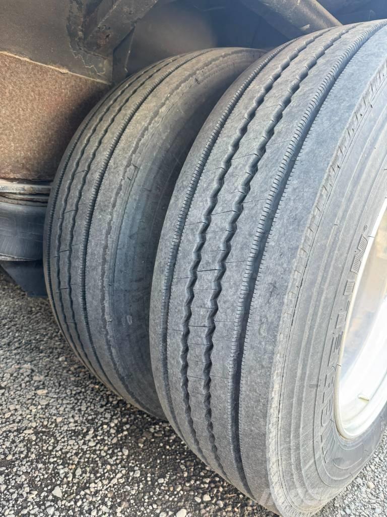 National 880C Vlakke laadvloer met kraan