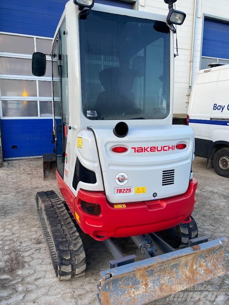 Takeuchi TB 225 Minigraafmachines < 7t