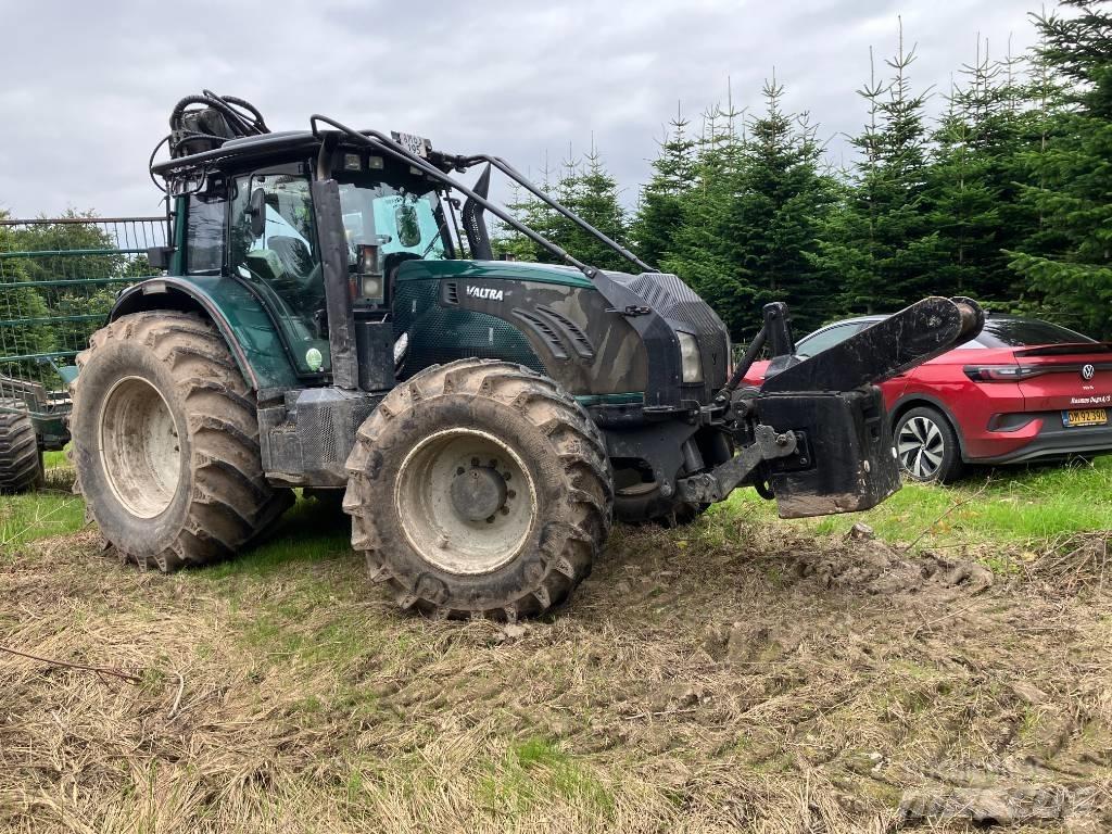 Valtra T 213 V Bosbouw tractoren