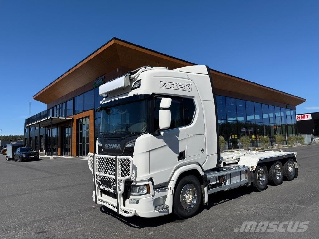 Scania R 770 Vrachtwagen met containersysteem