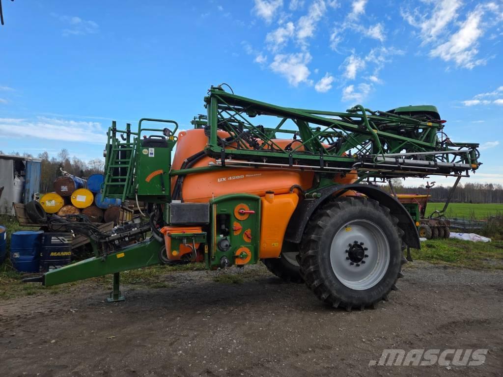 Amazone UX 4200 Getrokken spuitmachines
