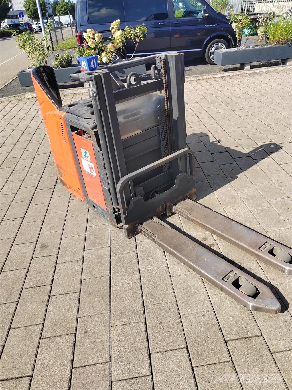 Linde L12 LHP SP Zelfrijdende stapelaars