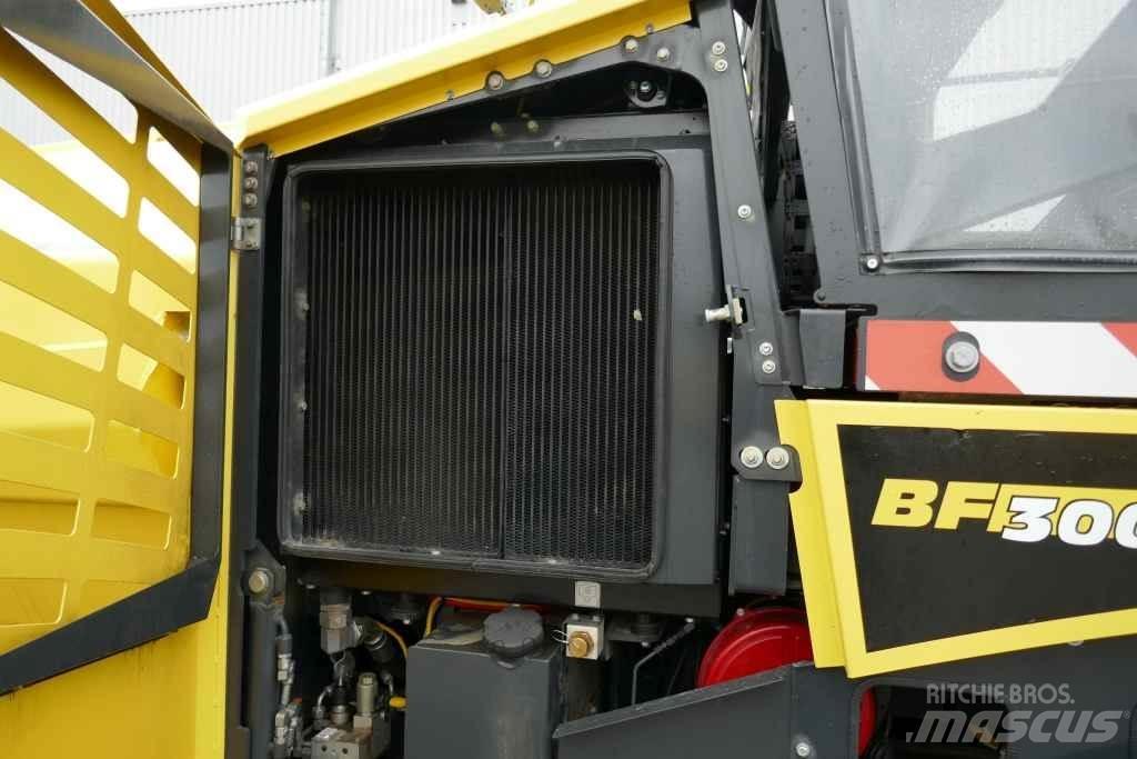 Bomag BF 300 C-2 Kleine asfalteermachines
