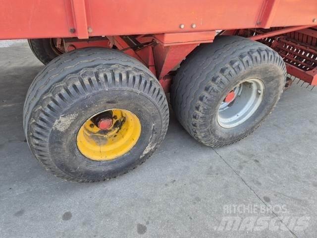 Kverneland TA 465 Opraapwagens