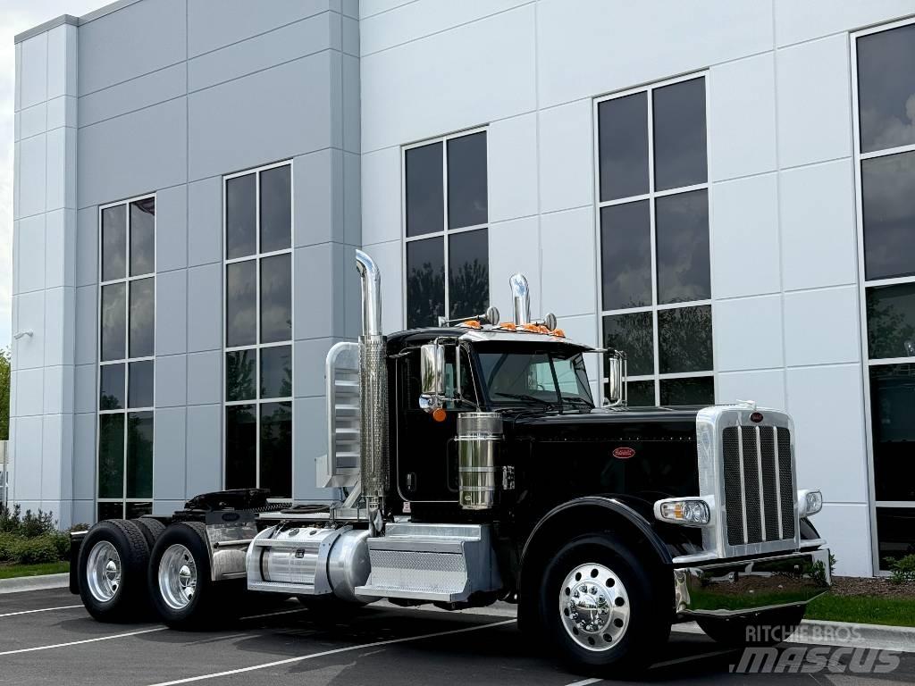 Peterbilt 389 Trekkers