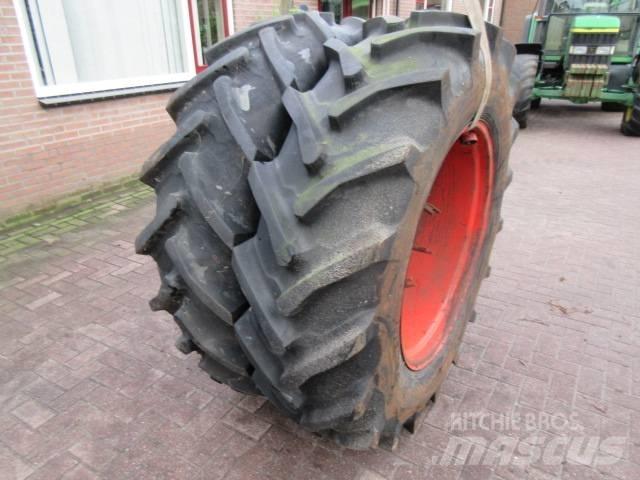 Taurus 16.9/34 Banden, wielen en velgen