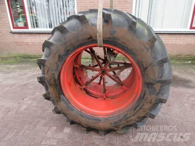 Taurus 16.9/34 Banden, wielen en velgen