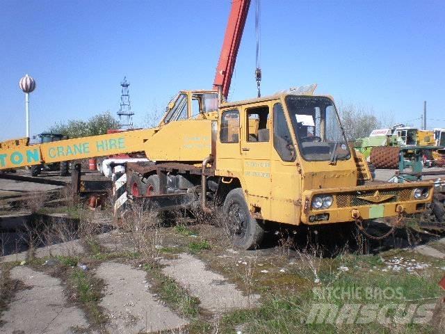 Kato 16T Ruwterrein kranen