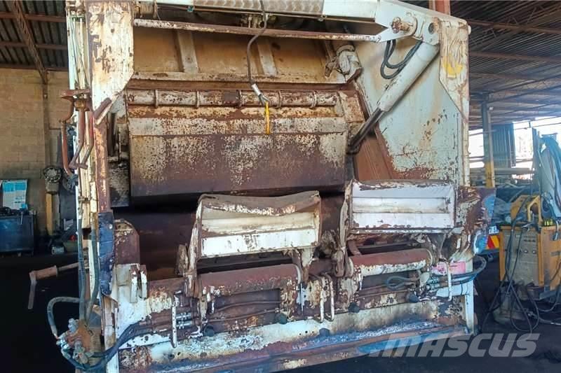 UD Quon 26-370 Anders