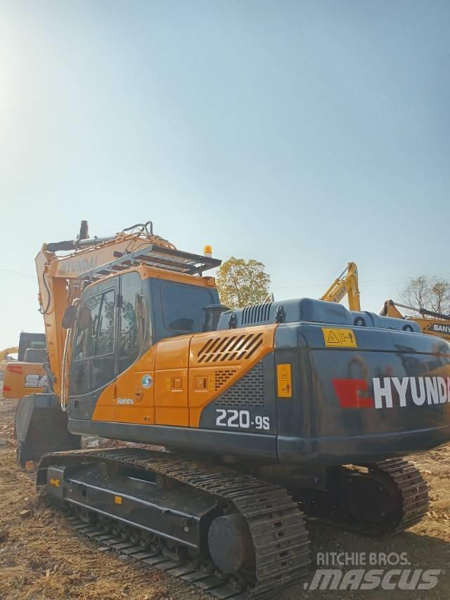 Hyundai R220-9 Rupsgraafmachines