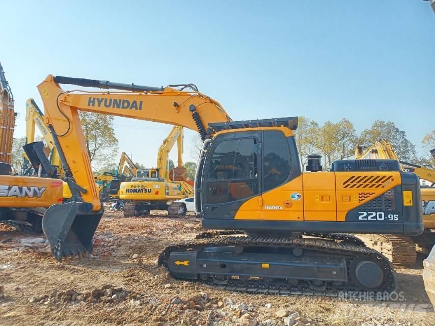 Hyundai R220-9 Rupsgraafmachines