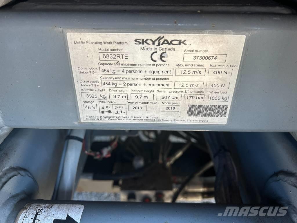 SkyJack SJ 6832 RTE Schaarhoogwerkers