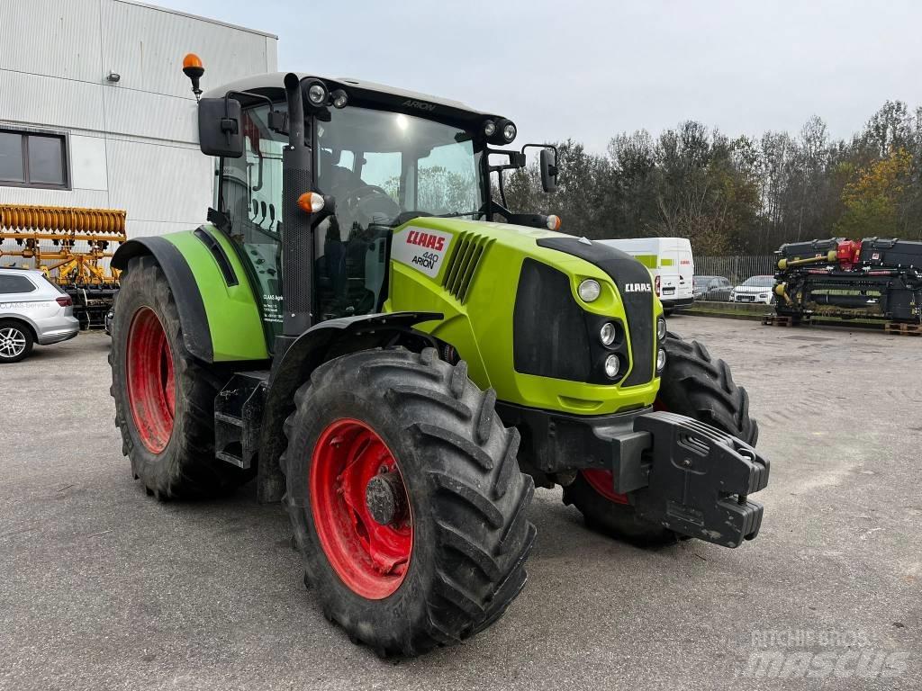 CLAAS Arion 440 Tractoren