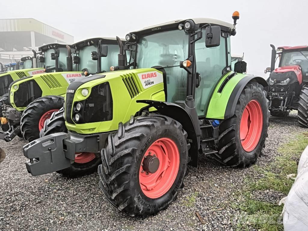 CLAAS Arion 440 Tractoren
