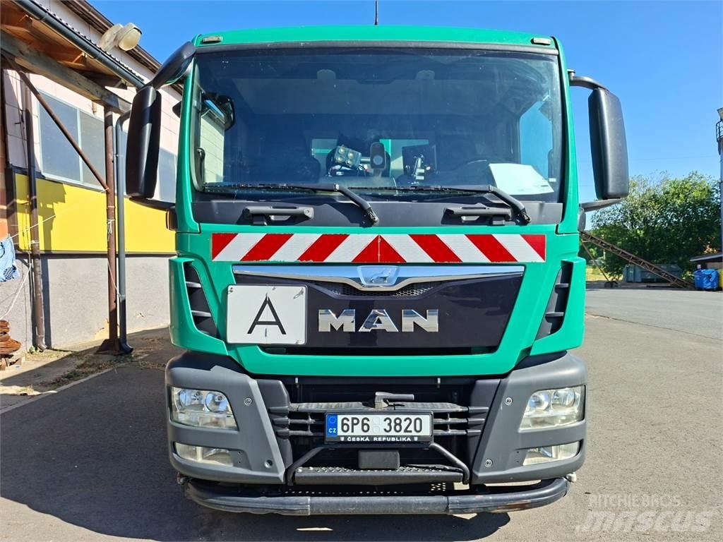 MAN TGM 26.320 6X4 Chassis met cabine