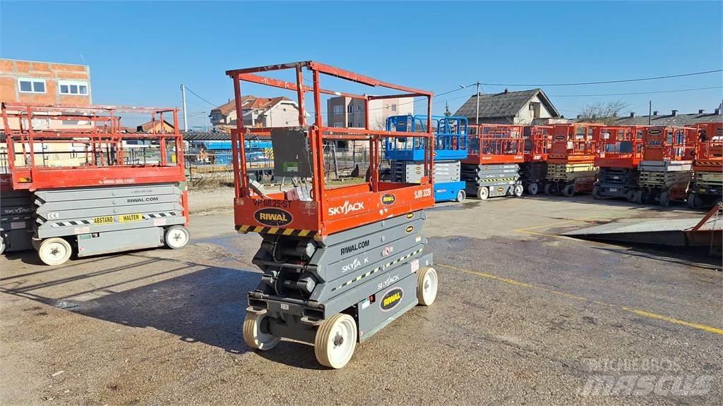 SkyJack SJIII3226 Schaarhoogwerkers