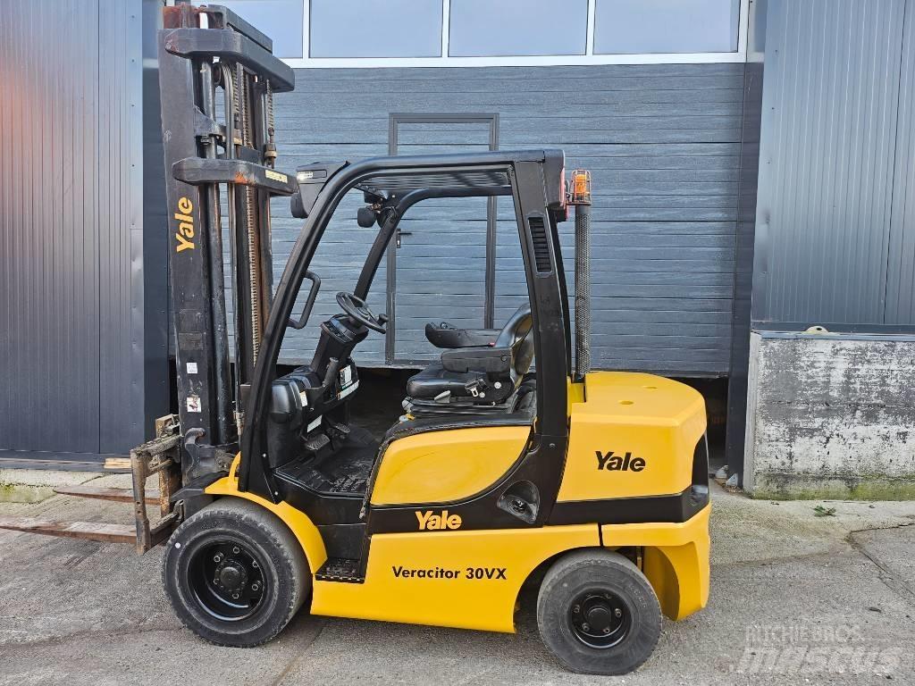 Yale 30 veracitor Reachtruck voor hoog niveau
