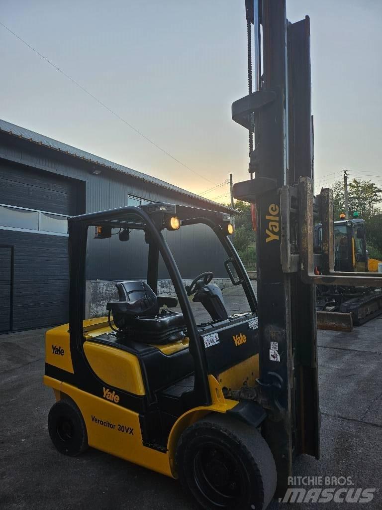 Yale 30 veracitor Reachtruck voor hoog niveau