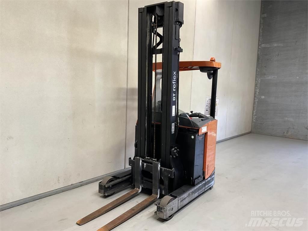 BT RRE160 Reachtruck voor hoog niveau