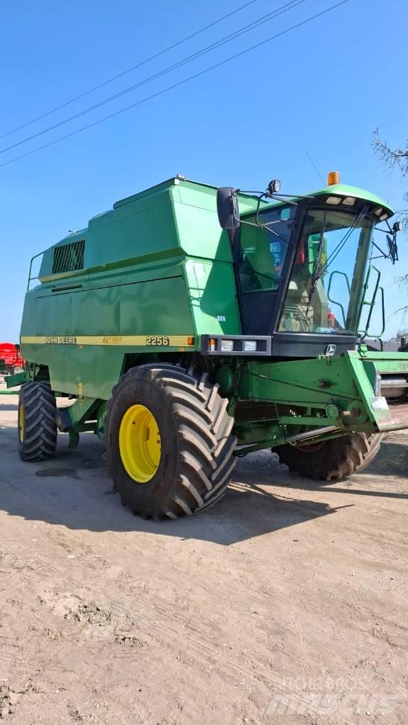 John Deere 2256 Maaidorsmachines