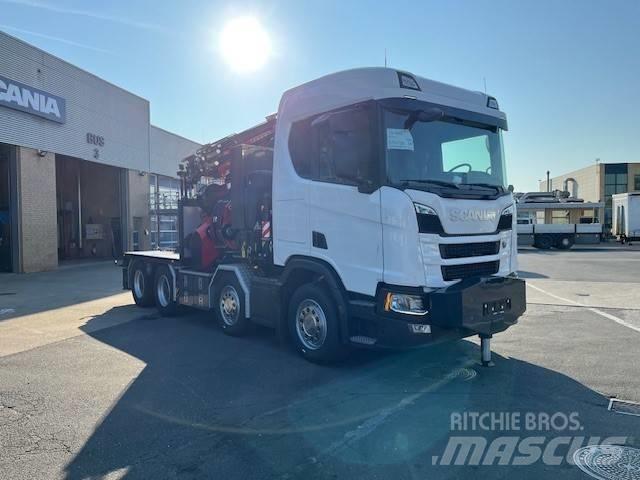 Scania R 560 Vlakke laadvloer met kraan