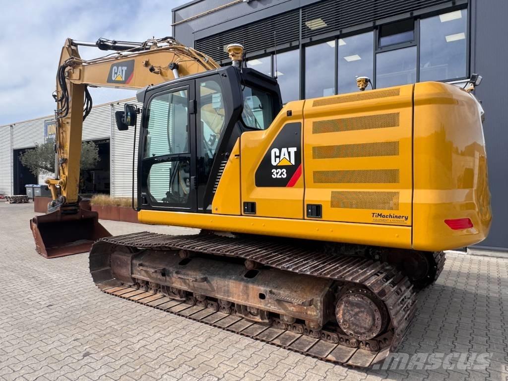 CAT 323 Rupsgraafmachines