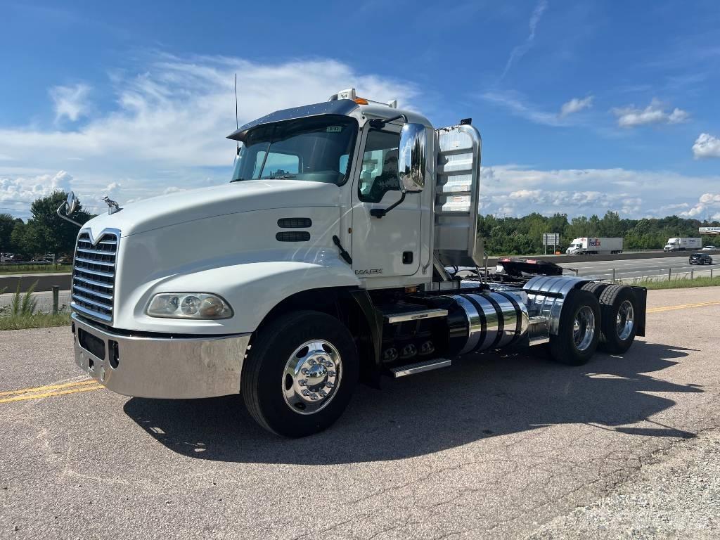 Mack CXU 613 Trekkers