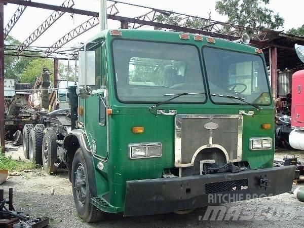 Peterbilt 320 Chassis met cabine