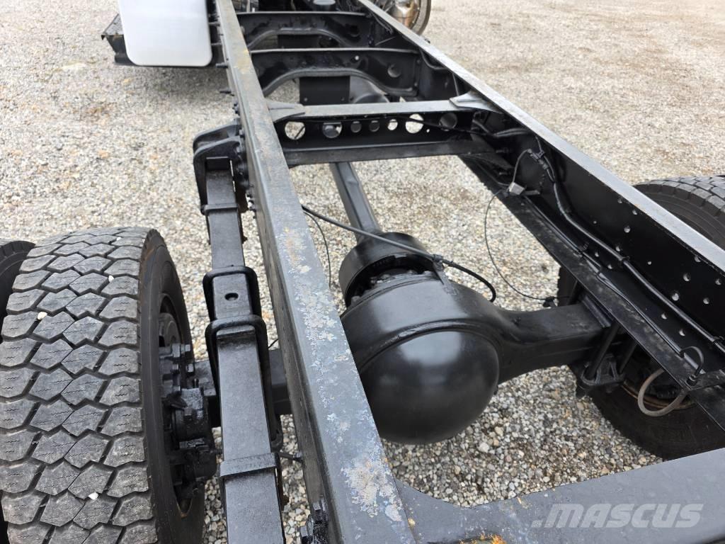 Hino 268 Chassis met cabine