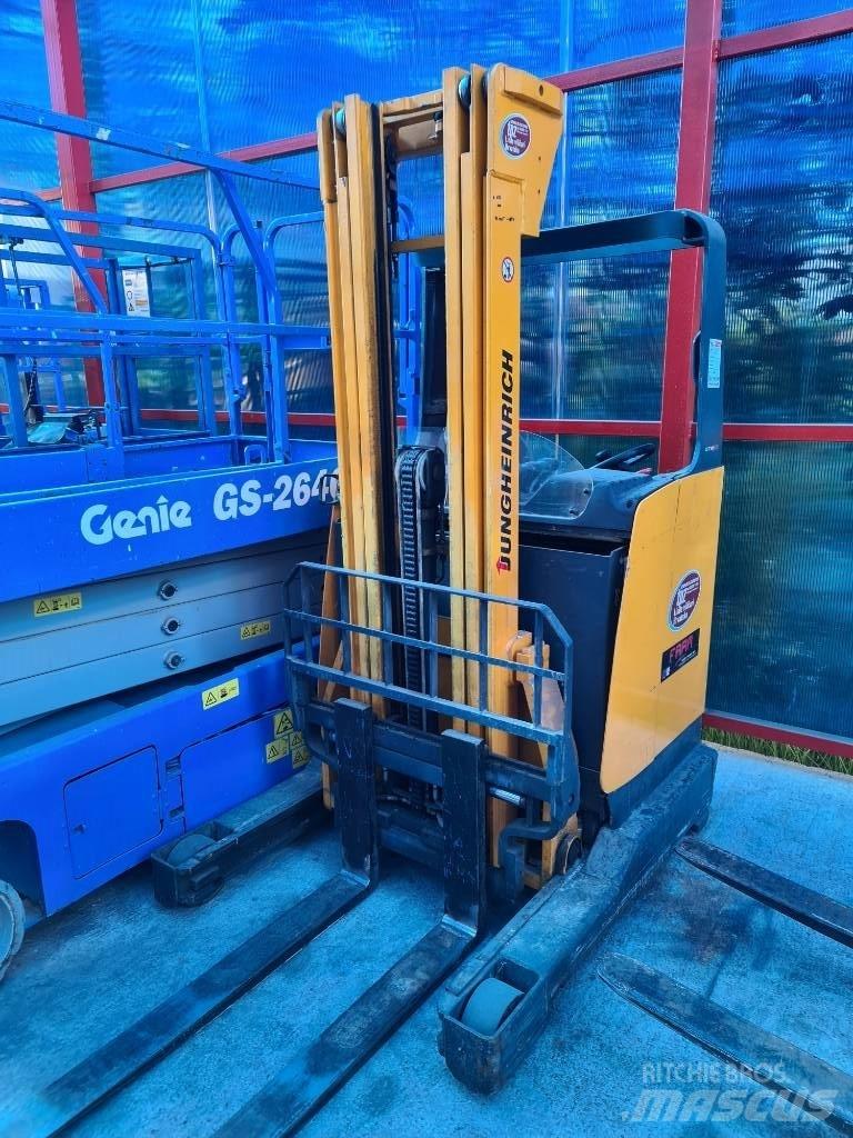 Jungheinrich ETV 110 Reachtruck voor hoog niveau
