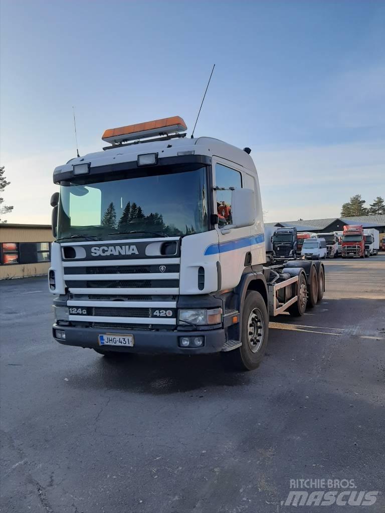 Scania P 124 Vrachtwagen met containersysteem