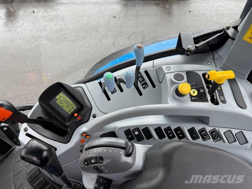 New Holland T 6040 Tractoren