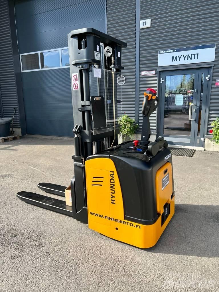 Hyundai 15ESR Zelfrijdende stapelaars
