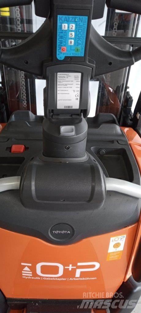 Toyota SPE160L Stapelaar meeloop