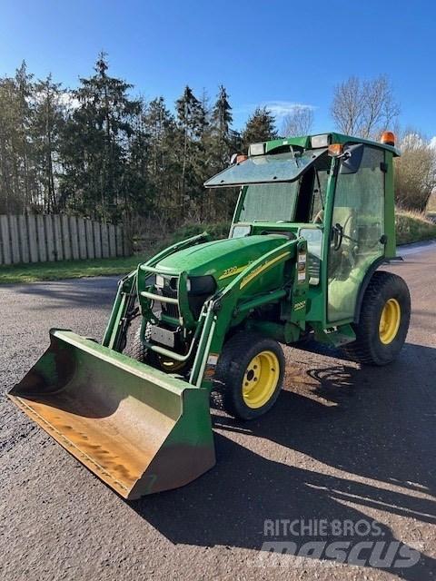 John Deere 2720 Compacttrekkers