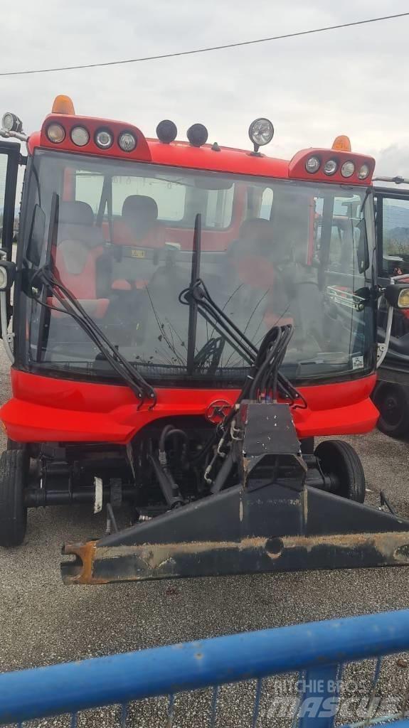  PistenBully  600 Sneeuwruimers en -schuivers