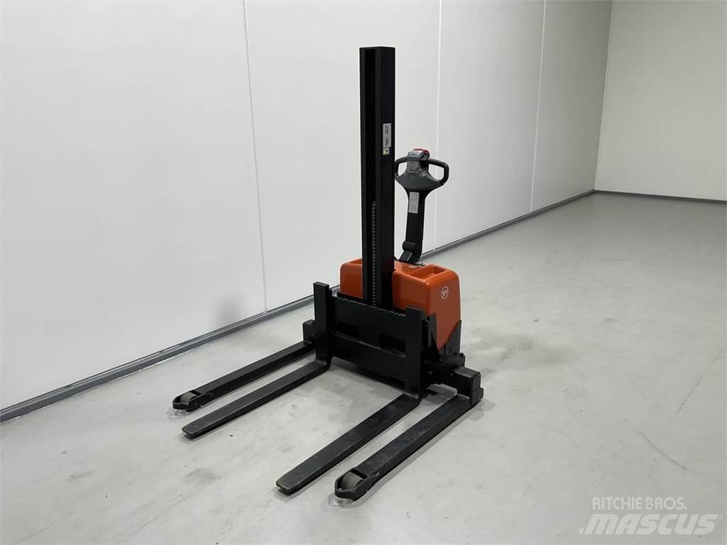 Toyota HWE100 Zelfrijdende stapelaars