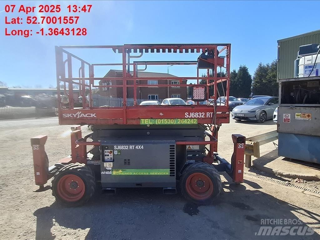 SkyJack SJ 6832 RT Schaarhoogwerkers