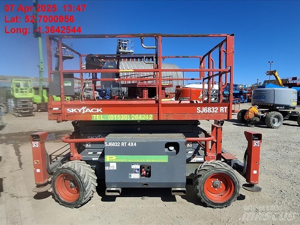 SkyJack SJ 6832 RT Schaarhoogwerkers
