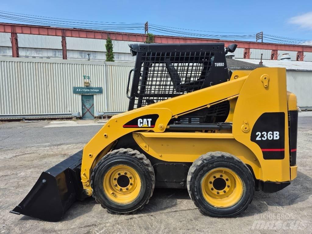 CAT 236 B Schrankladers