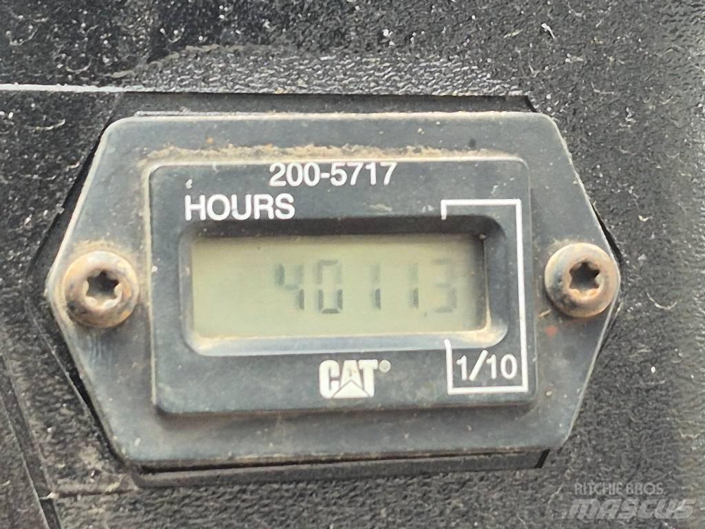 CAT 236 B Schrankladers