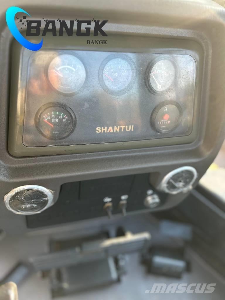 Shantui SD 16 Rupsdozers