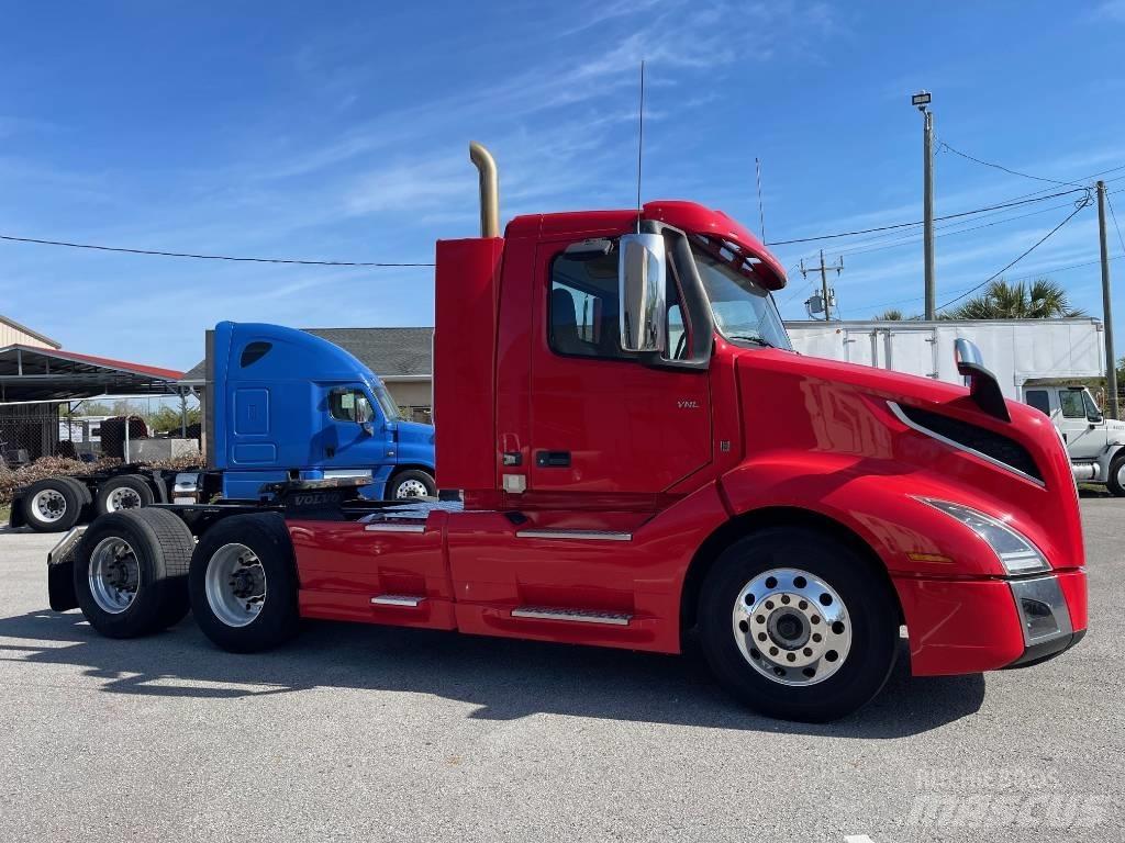 Volvo VNL64T300 Trekkers