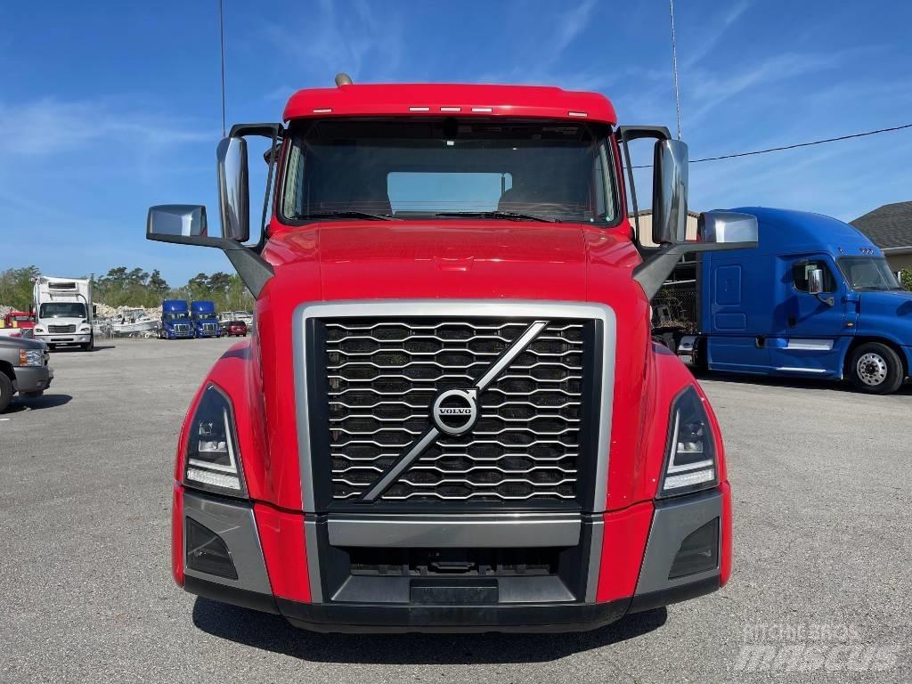 Volvo VNL64T300 Trekkers