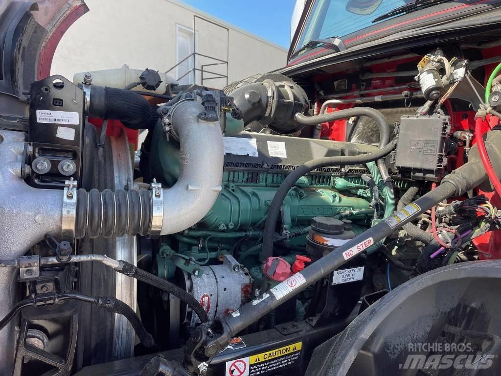 Volvo VNL64T300 Trekkers