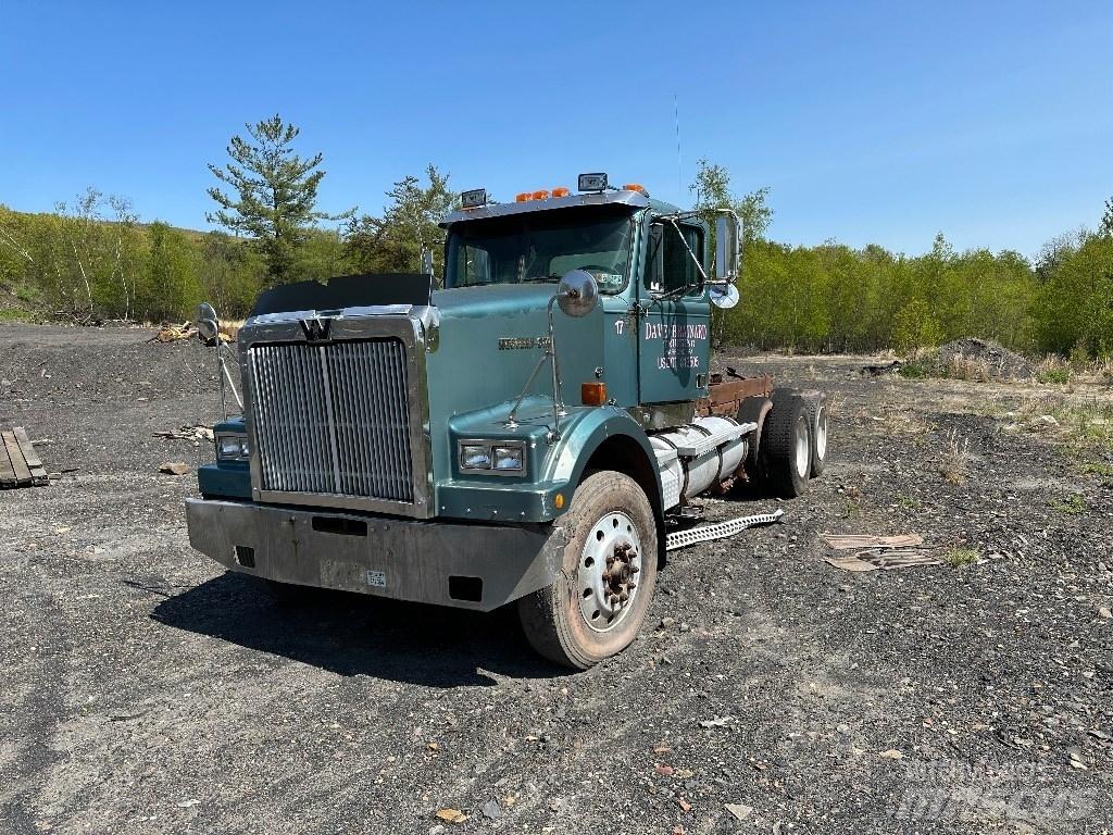Western Star 4964FX Trekkers