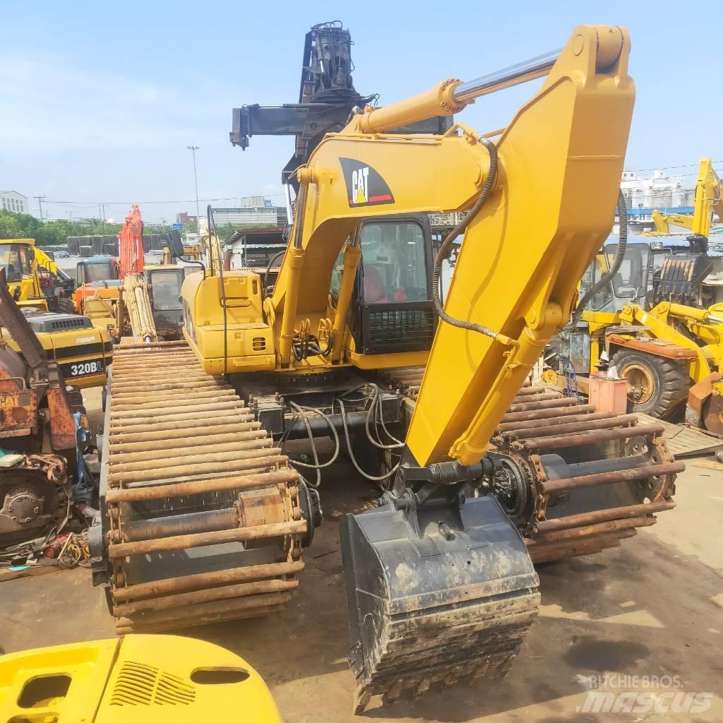 CAT 320C Amfibische graafmachines