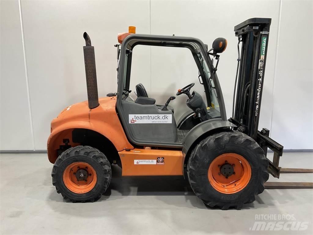 Ausa C250HX4 Vorkheftruck voor zwaar terrein
